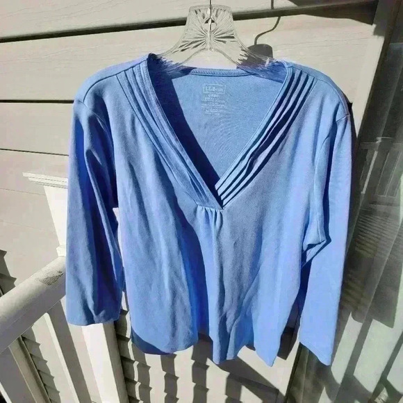 L.L.Bean Womens Top Shirt Light Blue V NECK L Cotton Made in Peru 3/4 Sleeve - Picture 1 of 6